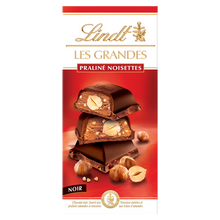 Chocolat noir fourré aux praliné amandes, noisettes entières, et aux éclats d'amandes LINDT, 225g